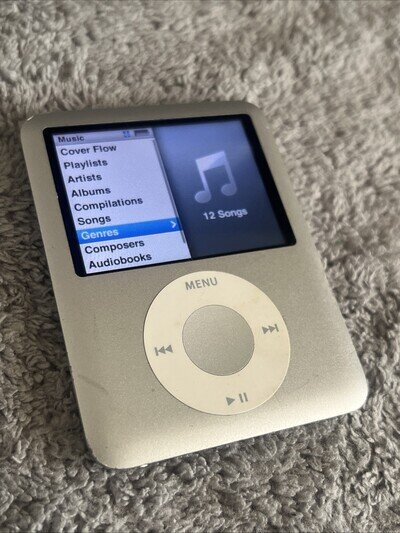 Apple iPod Nano 3rd Gen 4GB Silver. Fully Working N2084