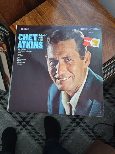 CHET ATKINS Relaxin' With Chet 1969 UK vinyl LP EXCELLENT CONDITION
