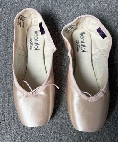 Wear Moi Pointe Shoes Women's Size 6.5 Brand New Never Worn