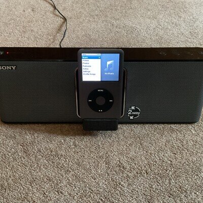 iPod classic 6th Gen 160GB with Sony Speaker