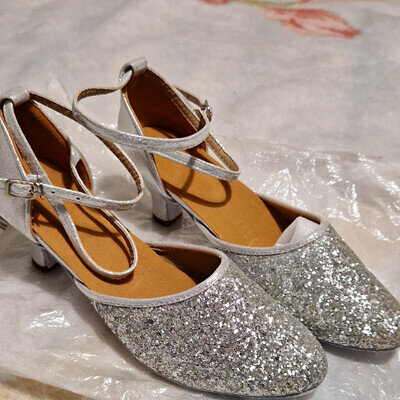 Silver Glitter Strap Women’s Dance Shoes Med Heel EU 38 UK 5 US 7