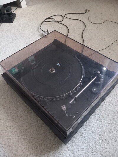 Dual 506 turntable. Used but in good condition for its age. Tested and working.