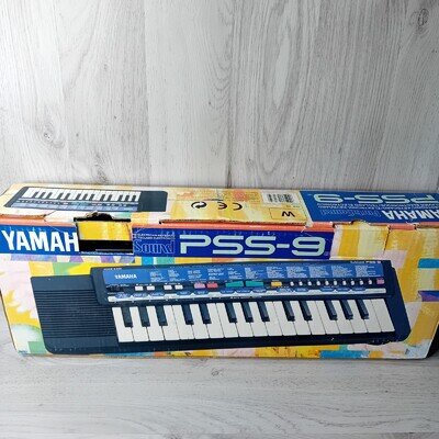 YAMAHA PSS-9 PORTASOUND ELECTRONIC KEYBOARD 100 VOICE BANK - RARE RETRO VINTAGE