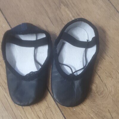 Girls Children’s Black Ballet Dance Shoes Slippers with Elastic Straps size 8