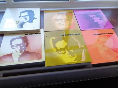 THE BUDDY HOLLY STORY BOX SET.5 VINYL LPs.NO BOOKLET.LIKE NEW
