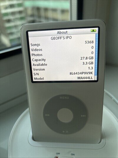 Apple iPod Classic 5.5 Gen 30GB -White Fully Working With Philips Speakers.