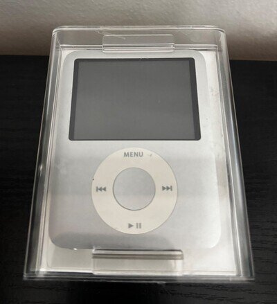Apple iPod Nano 3rd Generation 4GB Silver Tested - Good Condition